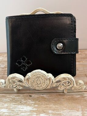 Patricia Nash Black Astra Wallet with Floral Emboss NWOT